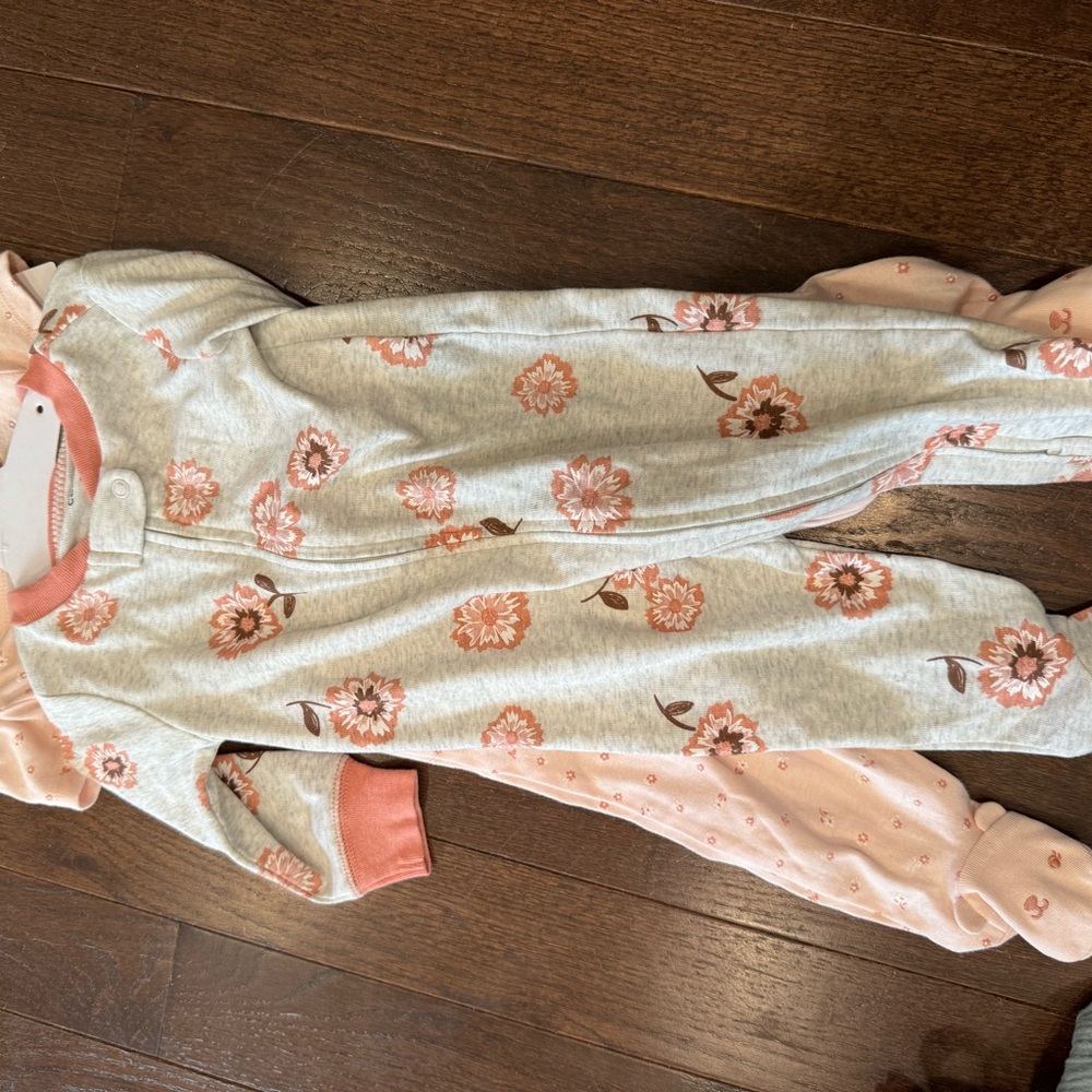 6 month Carter set never worn